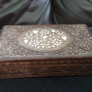 Vintage large carved Hardwood box with carved leaves and flowers with inlaid Daisy like flower