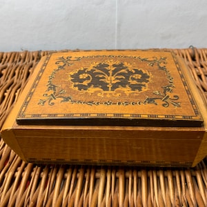 Vintage Sorrento ware ingelegde houten sieraden muziekdoos