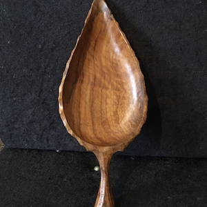 A delightful Vintage Olive wood Serving bowl / dish in the shape of a leaf