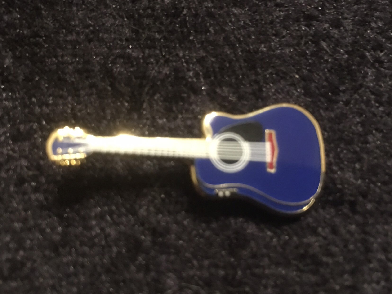 Fender Club blue acoustic guitar Pin Badge