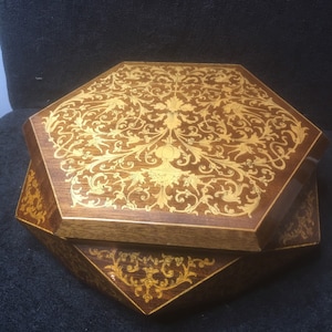 Stunning Rare Vintage Reuge inlaid wooden music box with Bird and acanthus leave decoration