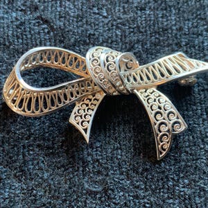 Vintage Sterling Silver Bow filagree brooch