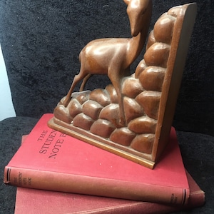 Antiker Art Deco Schwarzwald Holz Buchsend in Form eines Rehkäus geschnitzt