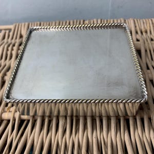 Scatola per sigarette vintage WMF placcata in argento con decorazione sul bordo in corda