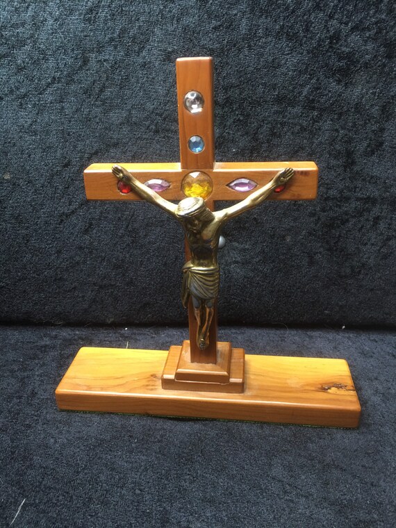 木製の十字架に架けられたイエスのビンテージ像 - Etsy 日本