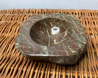 Antiguo raro hermoso cenicero de ágata serpentina tallada a mano de mármol