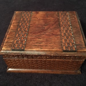 Trinket in legno intagliato a mano antico, scatola di gioielli, scatola di sigarette
