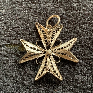 Vintage Sterling Silver malstese cross