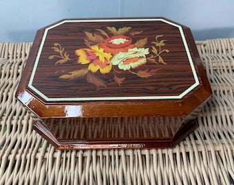 ヴィンテージ ソレント ミュージカル ジュエリー ボックス：イタリアの