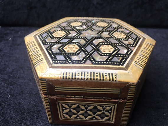 Vintage wooden box Inlaid with Mother of Pearl an… - image 5