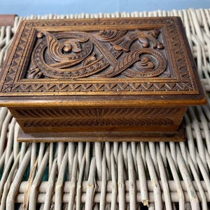 Scatola per sigarette vintage in legno di drago scavata a mano di qualità squisita, portagioie