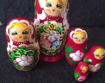 Poupée russe vintage 5 pièces belle peinte