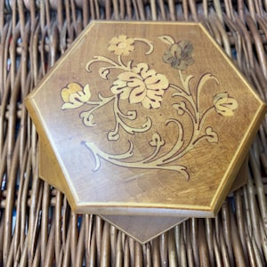 Vintage inlaid Sorrento Wooden  box handmade made in italy