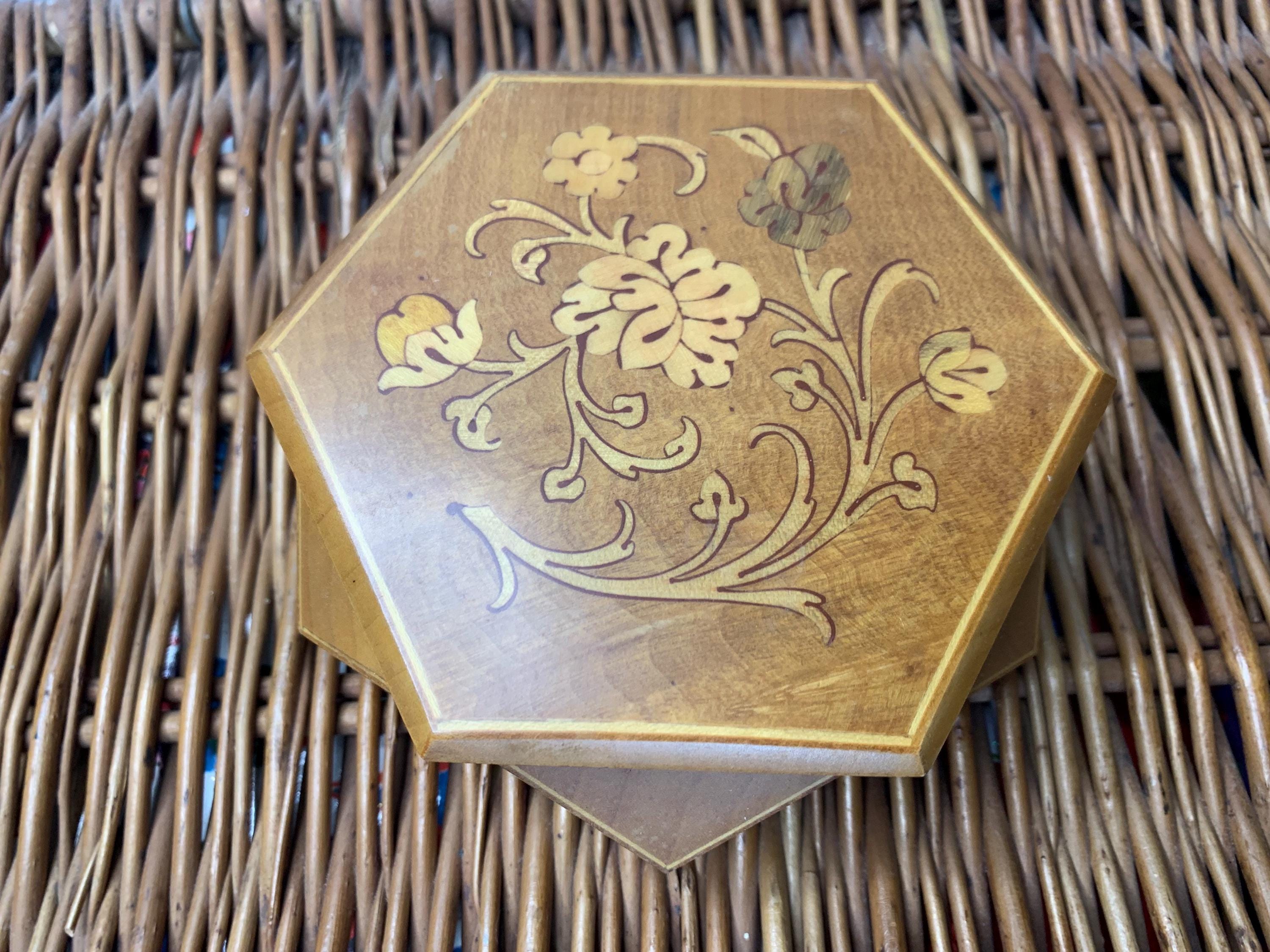 Vintage inlaid Sorrento Wooden  box handmade made in italy