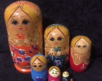 Vintage 7 piece Russian Doll beautiful painted