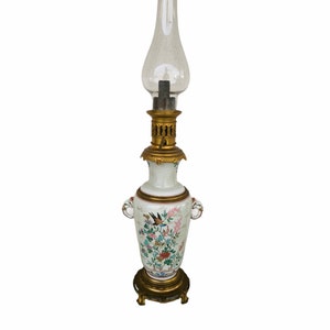 19th century Chinese porcelain oil lamp