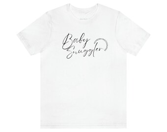 Baby Snuggler Nouveau-né photographe shirt branding Unisex Jersey Short Sleeve Tee