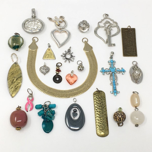 Dainty to chunky sized pendant lot, 22 vintage to mod necklace pendants in a feminine to retro pendant mix for jewelry supplies, costumes