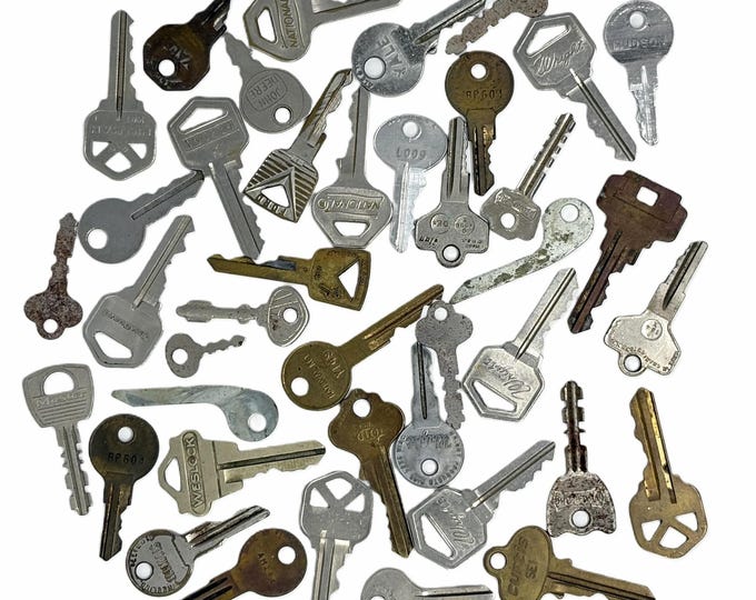 Old Key Lot: 40 Assorted Used Vintage Keys of Different Metal Types of ...