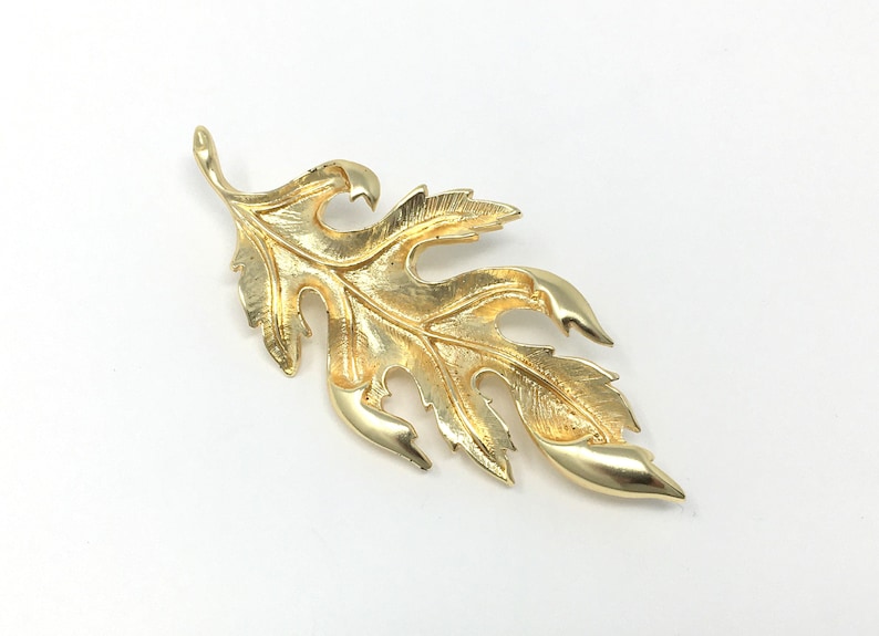 Gold Leaf Brooch Pin vintage goldtone textured curled oak | Etsy