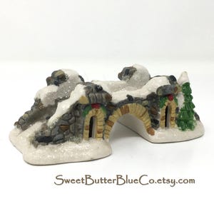 Vintage village bridge Windham Heights Cobblestone Corners snow covered miniature bridge figurine made of porcelain, winter scene accessory