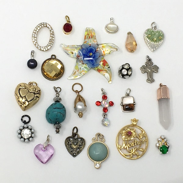 Dainty to chunky sized pendant lot, 22 vintage to mod necklace pendants in a dainty feminine to retro mix for jewelry supplies, costumes