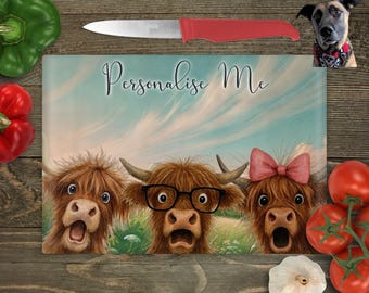 Personalised Highland Cow Glass Cutting Board: Whimsical Kitchen Decor
