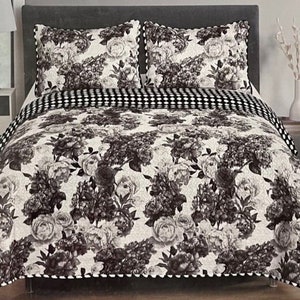 Black and Grey Floral Quilt and 2 Pillow Shams, Full/Queen Size