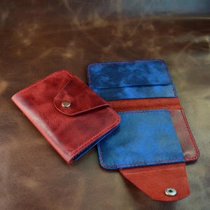 Cartera pequeña de cuero granate y azul para mujer