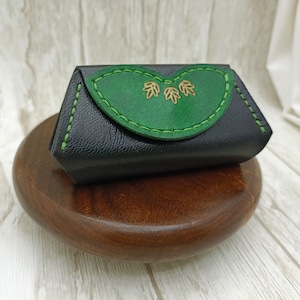 Monedero de cuero negro y verde, guarda llaves, Monedero pequeño para mujer. Monedero vintage para guardar tus monedas.