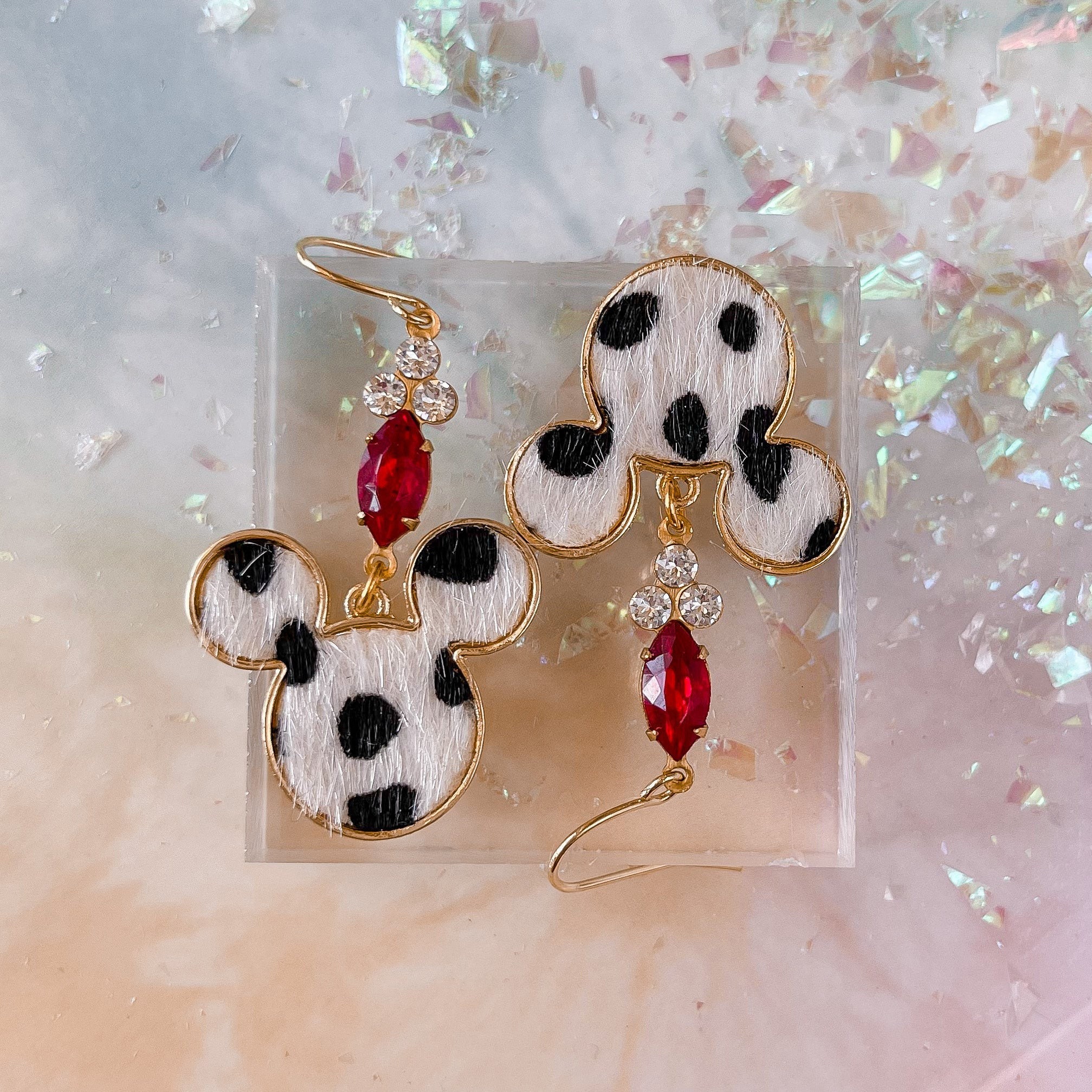 Amazon.com: Disney Mickey Mouse Silhouette Drop Earrings, Jewelry Gift Box,  Gold Tone Enamel with Pave Stone Accent, 1.25” Drop, Clicktop Closure:  Clothing, Shoes & Jewelry