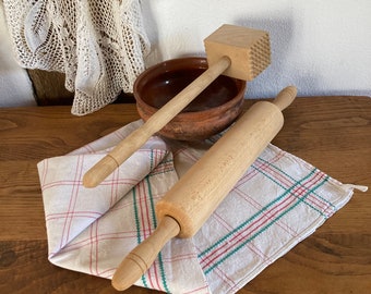 Mattarello vintage e batticarne, utensili da cucina in legno, decorazioni