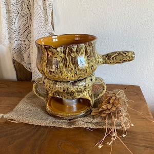 Set fonduta in ceramica VALLAURIS anni '60, fatto a mano, lava grassa, vintage retrò, festa, utensili da cucina