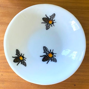 Schattige glazen honingbijkom