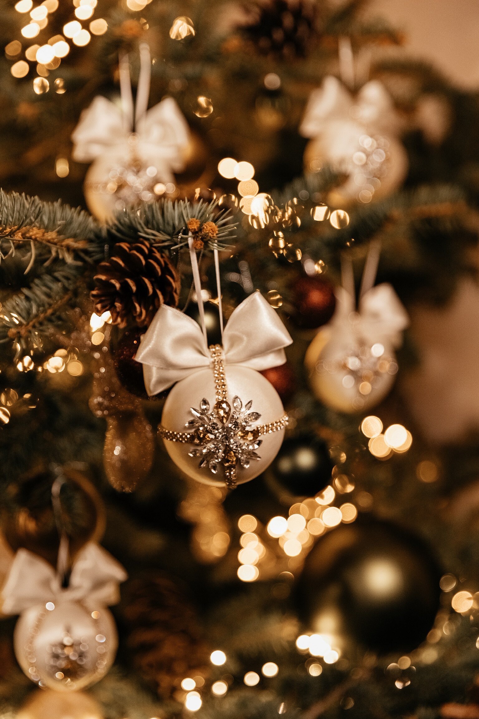 30+ Christmas Aesthetic Wallpapers : Variety Christmas Bauble