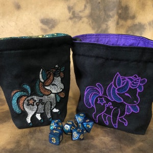 Bolsa de dados / Bolso de dados bordado / Unicornio de criatura encantada / Bolsa de dados reversible / Bolsa de piedra rúnica / Bolsa de cartas del tarot / Unicornio Chibi