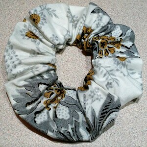 White, gray and gold, floral, flowers, demask print hair tie, scrunchie, elastic, hair accessory.