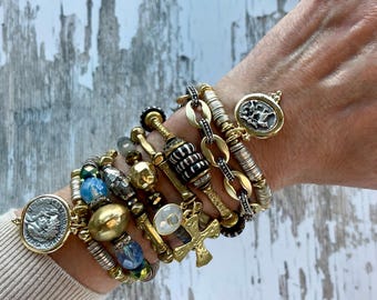 Calliope // Pulseras de metales mixtos con dijes de monedas griegas, labradorita y piedra lunar.