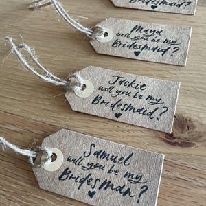 Handschriftliche personalisierte Brautjungfer Tags, handgeschriebene Kalligraphie, Tischkarten, Hochzeit, Geburtstage, Brautparty, Tischdekoration