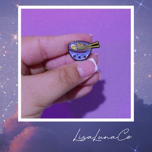 ramen - enamel pin