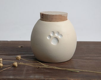 small urn for pet ashes