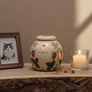 イチゴの猫用骨壷、野生のイチゴの犬用骨壷、花柄