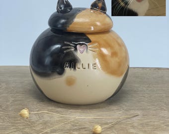 Urna personalizzata a forma di gatto calico, urna a forma di gatto con macchie, urna in ceramica per ceneri, urna in ceramica per animali domestici,