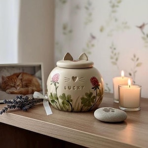 Clover Cat Urn, Grass Urn for Ashes, Creamation Urn, Pottery Urn for Pets, Cat Urn
