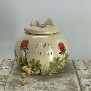 Clover Cat Urn, Grass Urn for Ashes, Creamation Urn, Pottery Urn for Pets, Cat Urn image 1