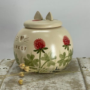 Clover Cat Urn, Grass Urn for Ashes, Creamation Urn, Pottery Urn for Pets, Cat Urn image 5