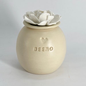 White rose urn, white cat urn, exclusive urn