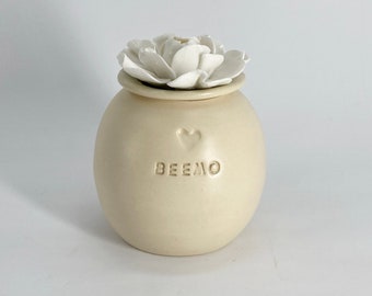 White rose urn, white cat urn, exclusive urn