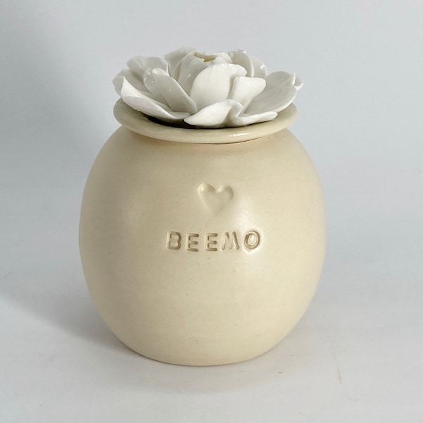 White rose urn, white cat urn, exclusive urn