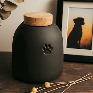 Zwarte dierenurn, dierenurn, kattenurn, ongeglazuurd, zwarte klei